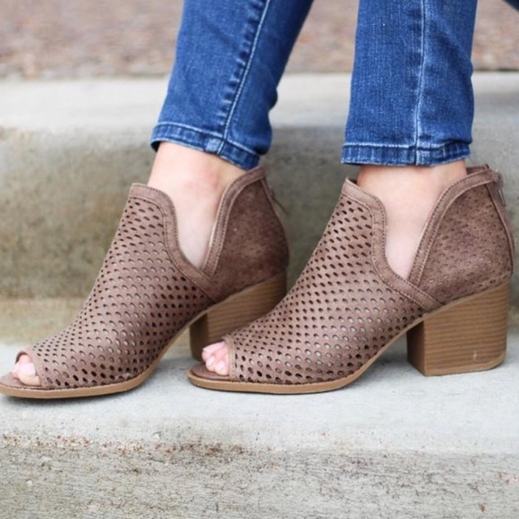 JUSTINE Booties - Picture 3 of 5